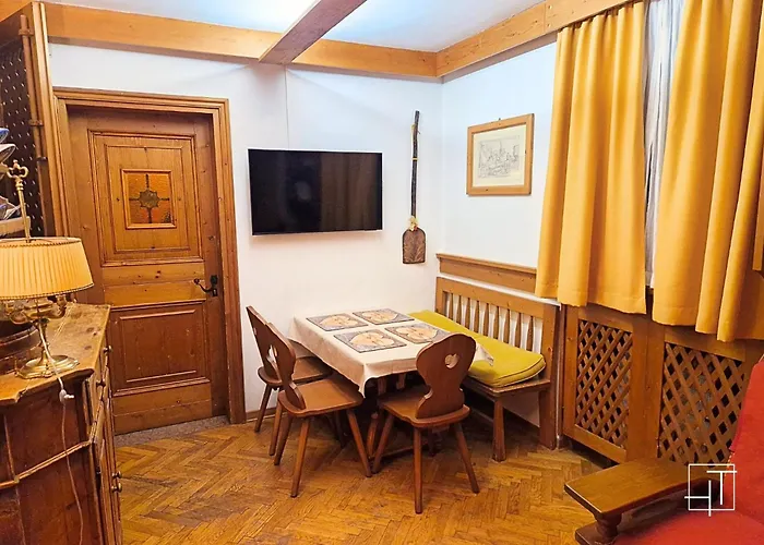 Apartment Ht - Ciasa Ca'mora Nel Centro Di
